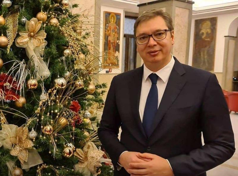 Vučić, Szerbia elnöke, szívből jövő karácsonyi üdvözleteivel kívánja meg osztani az ünnep szellemét. Az ünnepek alatt a családi kötelékek megerősítése és a közösség összetartása áll a középpontban. E különleges időszakban mindannyiunk számára fontos, hogy