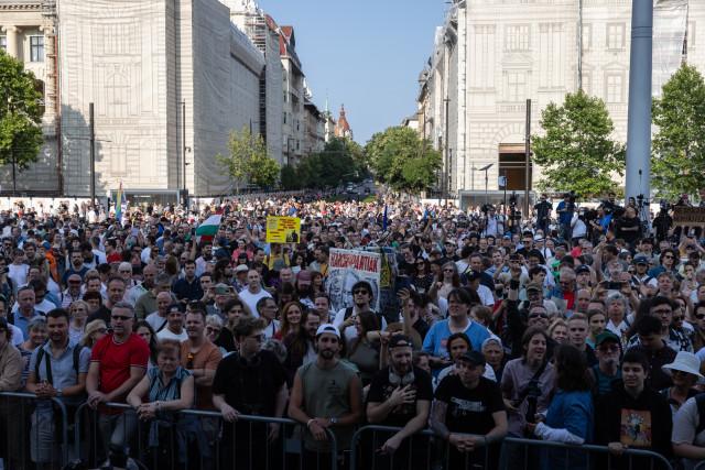 Több tízezer ember gyűlt össze a Puzsér Róbert által szervezett Polgári Ellenállás demonstráción.