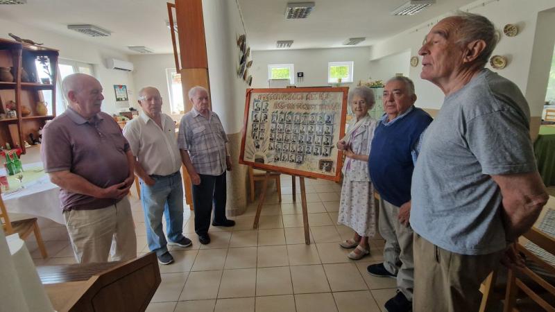 Könnyekkel teli emlékek: hetven évvel ezelőtt zárták le a falusi iskolapadot Besenyszögön.