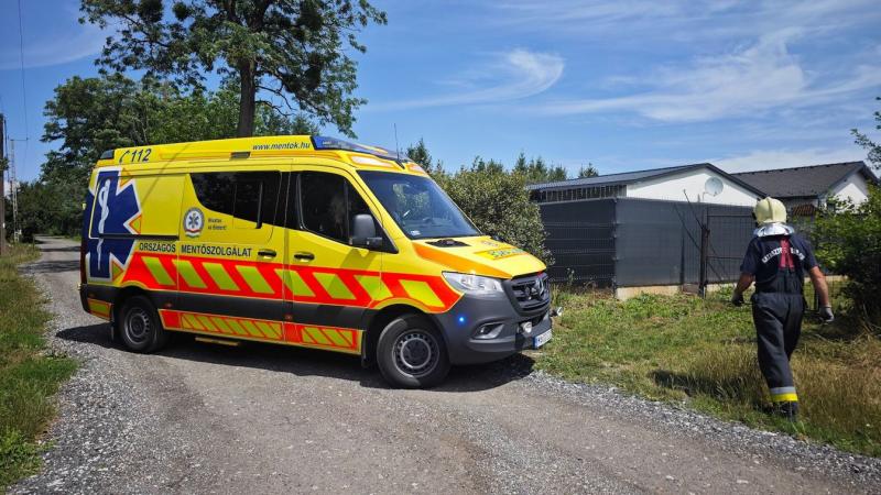 Vaskapuval és lakattal védett utcában figyelmeztetett a gondosóra Szombathelyen – helyszíni felvételek.