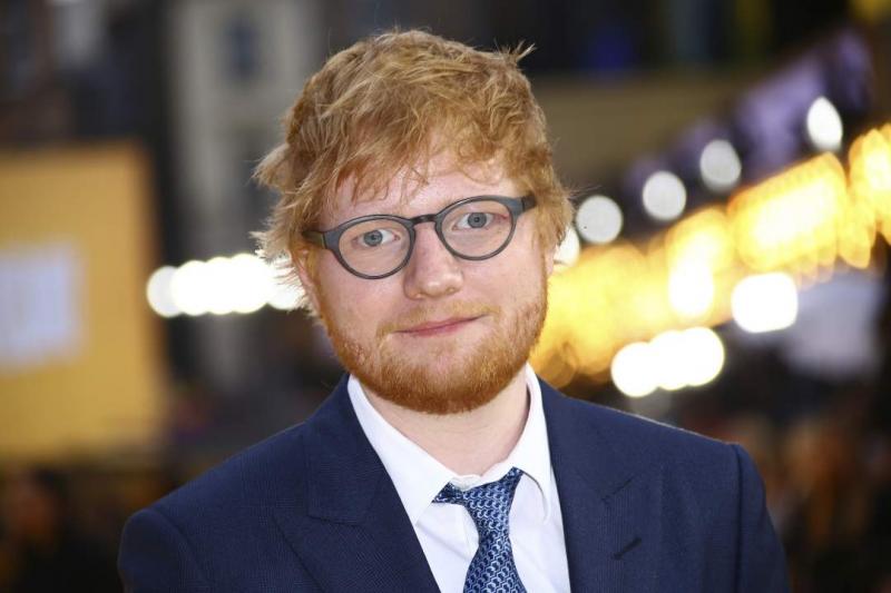 Ed Sheeran a 17-es mezszámot viseli az Ipswich Town csapatában, ahol a zene és a foci találkozik.
