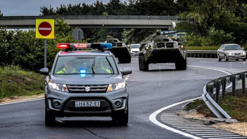 Külföldi katonai konvoj vonul át Magyarország területén, ezért fokozott figyelmet kérnek az érintettektől.