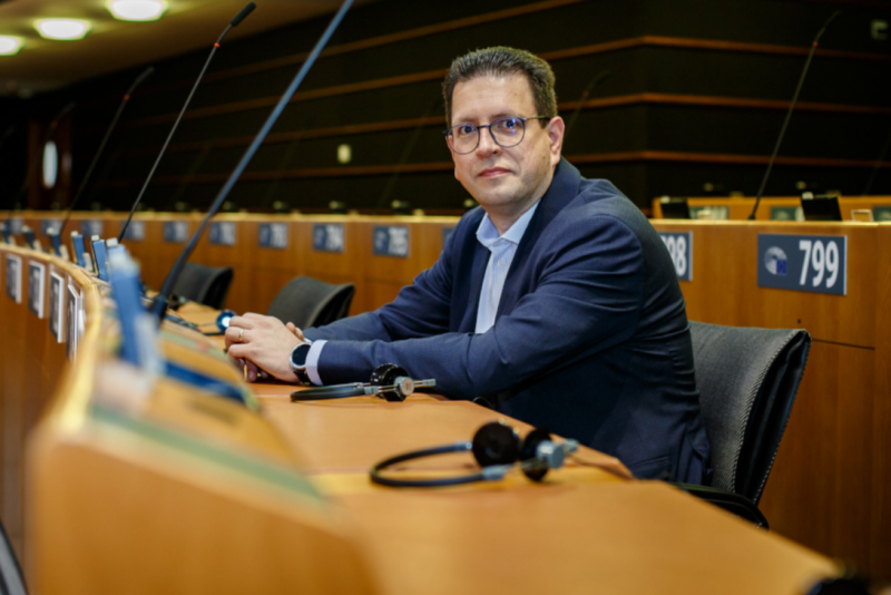 A genderideológia, abortusz és nemi egyenlőség olyan komplex és sokszínű témák, amelyek a társadalmi diskurzus középpontjában állnak. A genderideológia arra hívja fel a figyelmet, hogy a nemek közötti különbségek nem csupán biológiai, hanem társadalmi és 