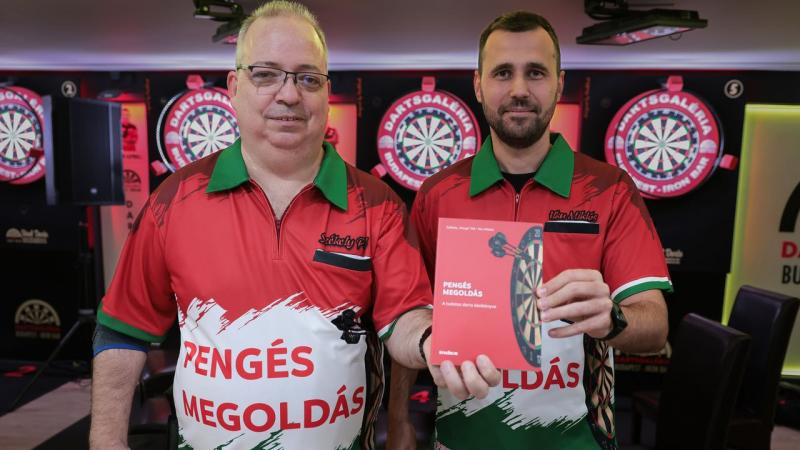 Megjelent egy új, különleges útmutató könyv, amely a darts iránt érdeklődő kezdők és tapasztaltabb játékosok számára egyaránt hasznos tudnivalókat tartalmaz. Ez a könyv nem csupán a játék alapjait ismerteti, hanem mélyebb stratégiákat és technikákat is be