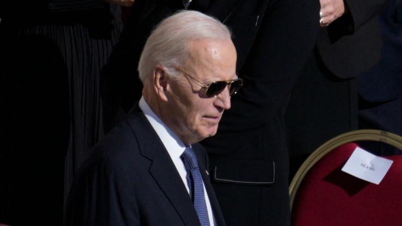 Biden egykori sajtótitkára felfedte titkokat és részleteket a háttérben zajló eseményekről.