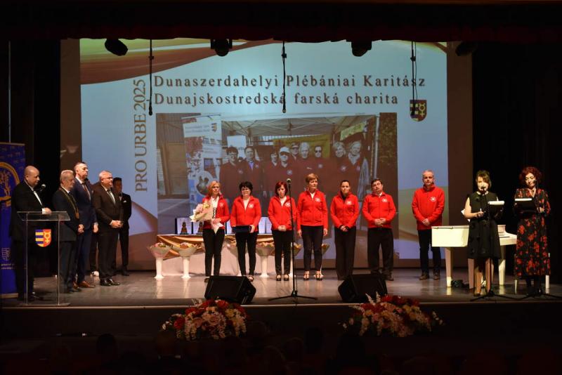 A Dunaszerdahelyi Plébániai Karitász elnyerte a Pro Urbe-díjat | ma7.sk

A Dunaszerdahelyi Plébániai Karitász kiemelkedő munkájának elismeréseként Pro Urbe-díjat kapott. Az elismerés a közösségért végzett önzetlen tevékenységét és a rászorulók támogatását