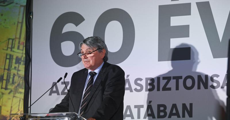 A Mol Százhalombattán különleges évfordulót ünnepelt, amely nemcsak a múlt eredményeit idézte fel, hanem a jövő lehetőségeit is megvilágította. Az esemény alkalmat adott arra, hogy a munkatársak és a vezetőség együtt emlékezzenek meg az eddigi sikerekről 