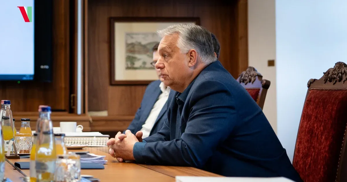 A rendkívüli kormányülés után Orbán Viktor továbbra is megdöbbentő rezsiszámlákról beszél, amelyekkel igyekszik felhívni a figyelmet a gazdasági nehézségekre.