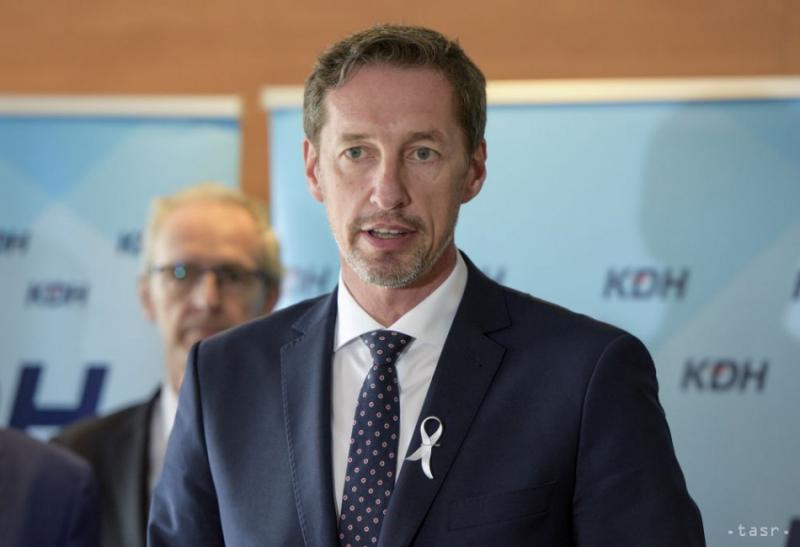 A Kereszténydemokrata Mozgalom (KDH) aktívan részt vesz a honvédelmi költségvetésről szóló kerekasztal-beszélgetésen, amelyet az elnöki hivatalban rendeznek meg.