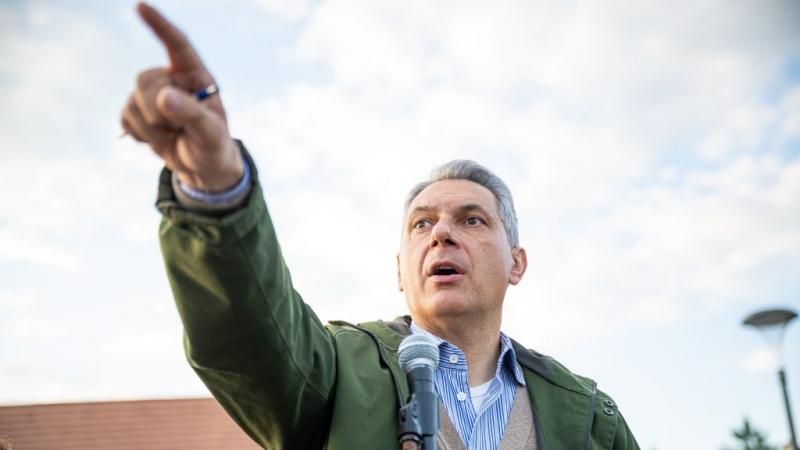 Lázár minisztériuma nemrégiben e-mailt intézett a munkatársakhoz, figyelmeztetve őket, hogy ne mulasszanak el fontos határidőket.
