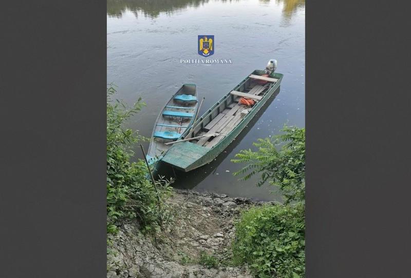Rendőrök lecsaptak egy orvhalász bűnbandára | Krónika Online

A hatóságok sikeresen felszámoltak egy orvhalászokból álló bűnszervezetet, amely a környék vizeit fosztogatta. A rendőrség akciója során több gyanúsítottat elfogtak, és jelentős mennyiségű ille