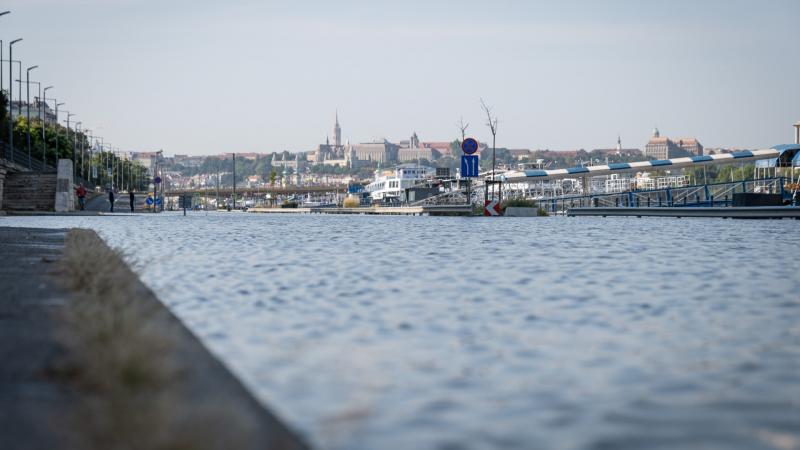 A Duna vízszintje rendkívül alacsony, és a rendőrség komoly veszélyekre hívja fel a figyelmet.