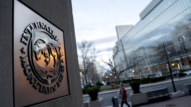Ez az IMF-tanulmány igazán figyelemre méltó, hiszen az Orbán-kormány hűséget ígér Vlagyimir Putyinnak, de sajnos a dokumentumban a rezsicsökkentés eltörlésének kérdése is felbukkan. Kár, hogy a tűnő hűség árnyékában ilyen komoly gazdasági intézkedések is 