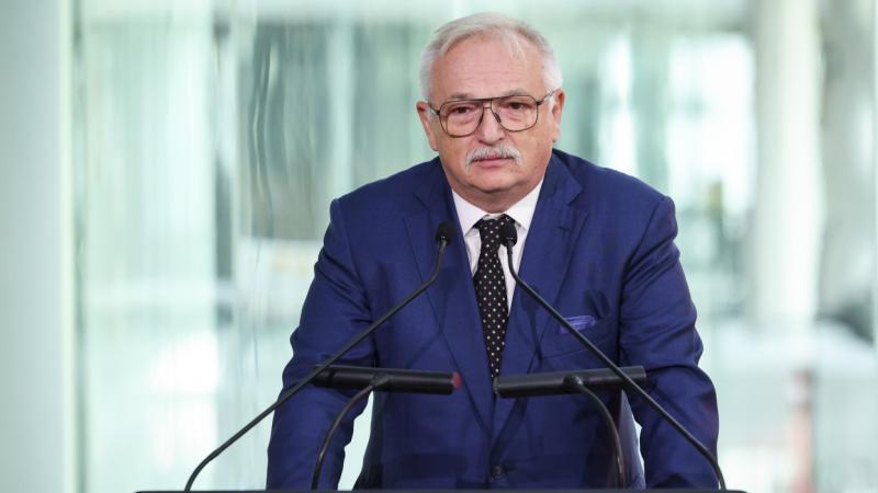 A Mol vezérigazgatója figyelmeztetett a dízelhiány lehetséges következményeire, ami komoly aggodalmat keltett az iparágban. Ha a finomítók ellátása nem biztosított, az óriási kockázatokkal járhat, amelyek hatással lehetnek a piaci stabilitásra és a fogyas