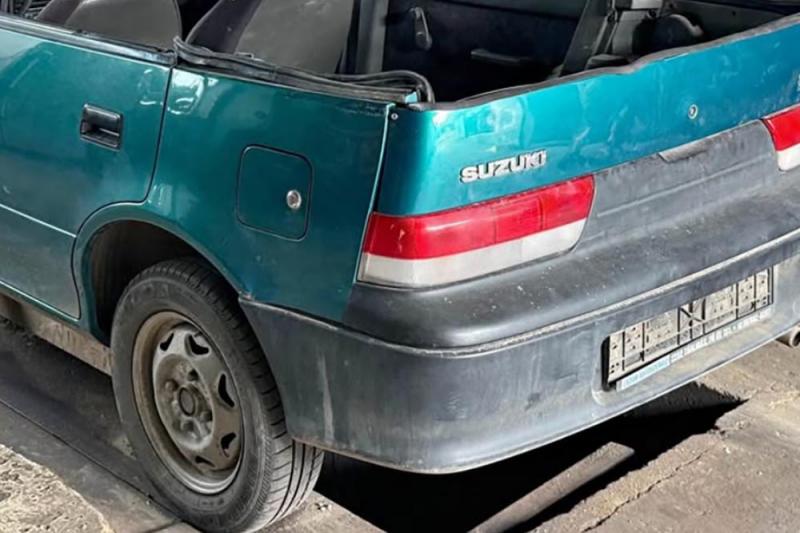 Eladó egy igazi különlegesség: egy kókányolt Suzuki kabrió, amely kizárólag tanya környezetében bontogatja szárnyait! Ha egyedi autóra vágysz, ami nem mindennapi élményeket kínál, ne keress tovább! Tökéletes választás a vidéki élethez, ahol a friss levegő