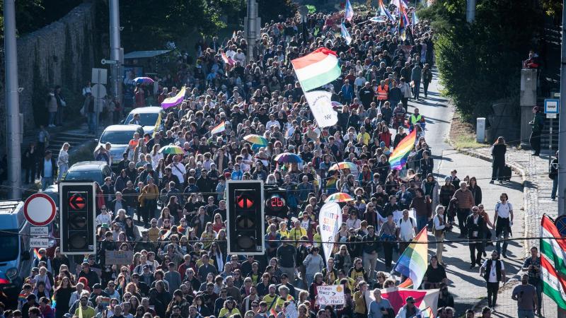 Az Európai Bizottság igyekszik elhárítani a felelősséget a Pécs Pride eseményével kapcsolatosan.