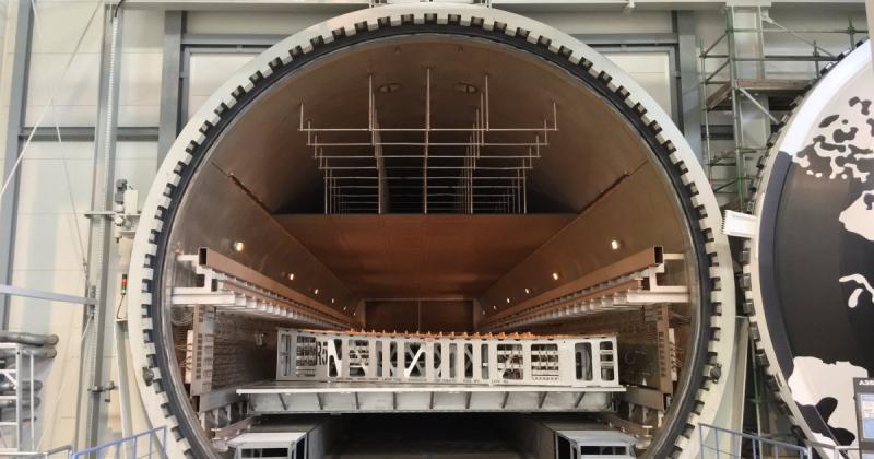 Miért használunk olyan régi, elavult repülőgépeket, amikor hatalmas sütők is rendelkezésünkre állnak?