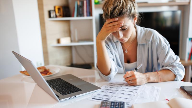 A saját bankunk fogja megmutatni, hogyan érhetjük el, hogy a bankszámlánk költségei csökkenjenek.