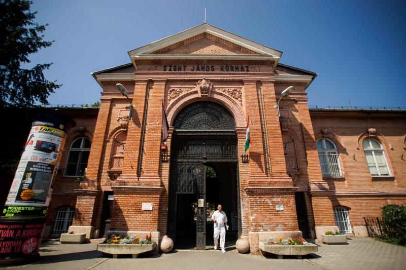 A Szent János Kórházban több tervezett műtétet kénytelenek voltak elhalasztani, mivel a fűtés átmeneti meghibásodás miatt nem üzemel.